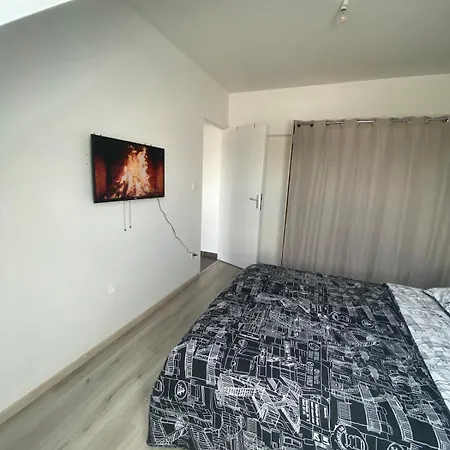 Apartment Proche De L'entree Des 24h