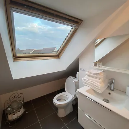 Proche De L'entree Des 24h *