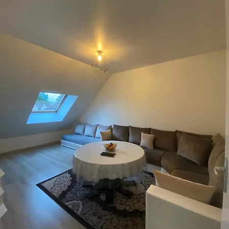 Proche De L'entree Des 24h 公寓