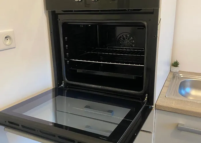 Proche De L'entree Des 24h *