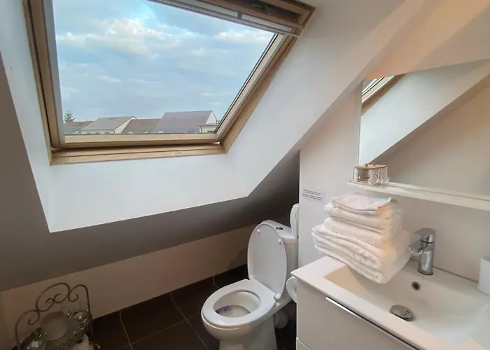 Proche De L'entree Des 24h *